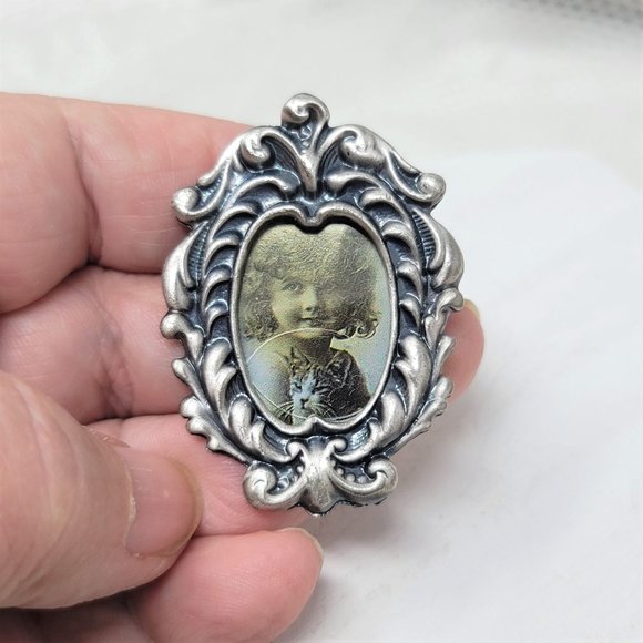 Vintage Pewter Finish Pin Brooch Photo Frame Oval - Picture 5 of 5